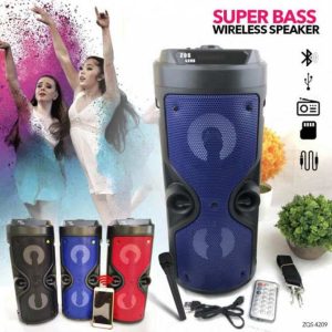 Plavi karaoke Bluetooth zvučnik model 4209 uz plesače u pozadini