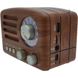 Detaljni prikaz portablnog radija Harmonijski Akordi MK-615BT sa fokusom na zvučne kontrolnike i drveni dizajn